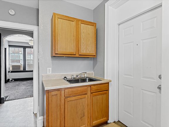 5th image of 4219 Neosho St #202