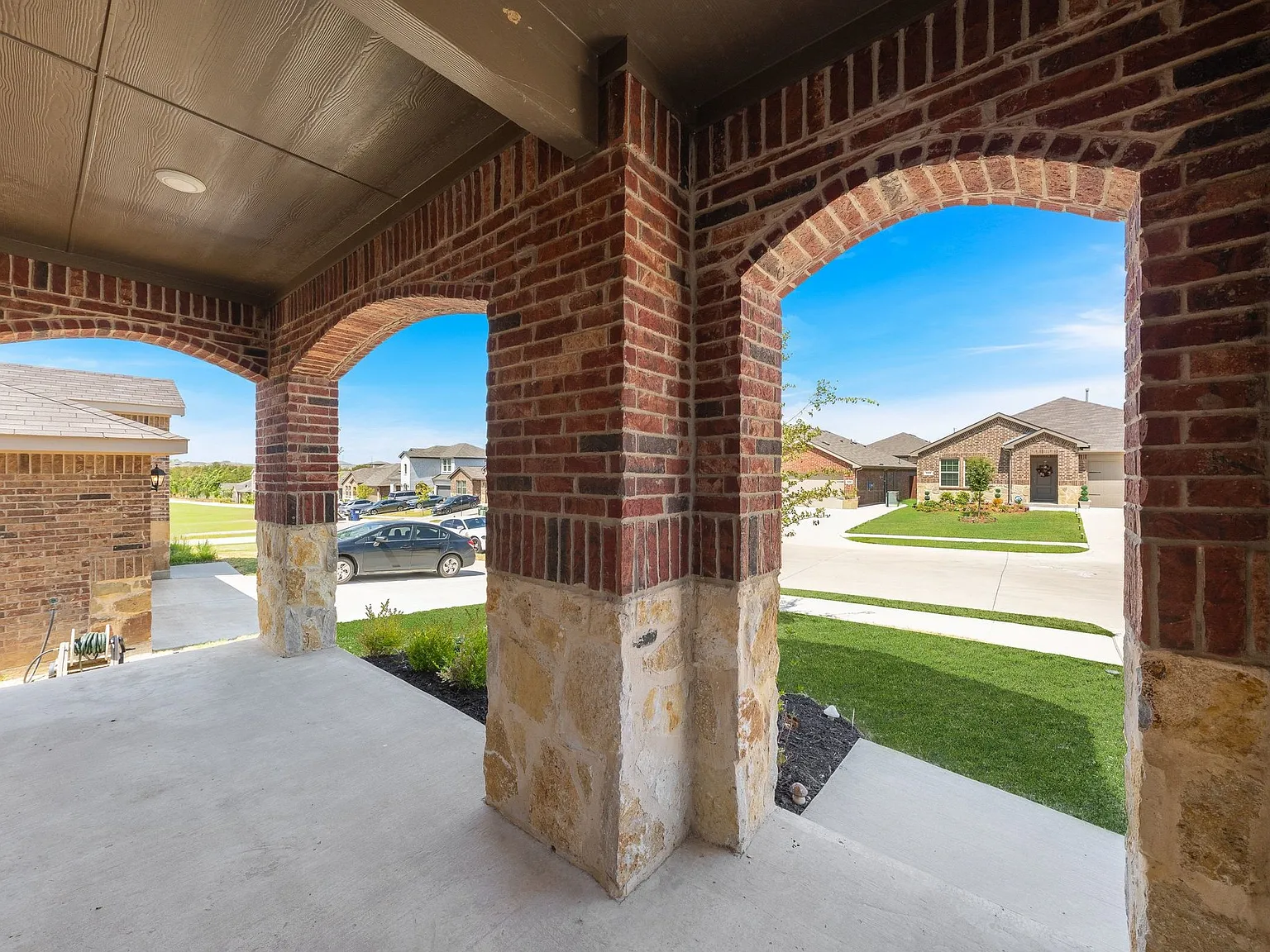 4 bed, 2396 sqft, $2,995 — Photo 4