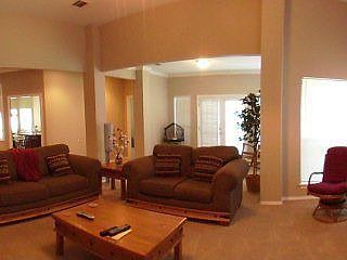 5th image of 404 Applewood Dr