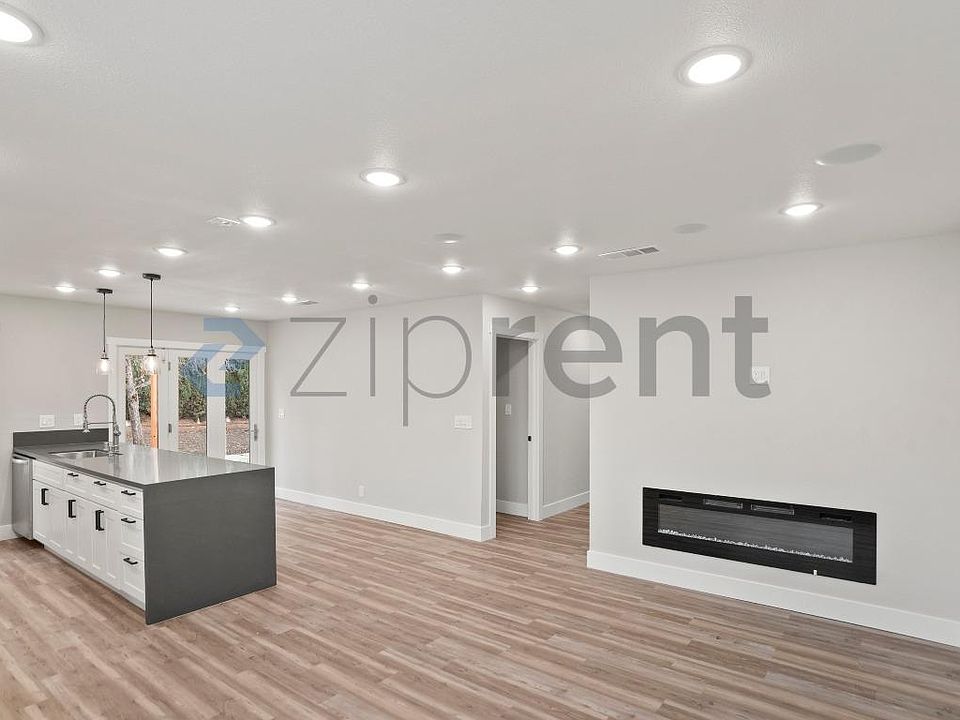 1st image of 42740 Jefferson St