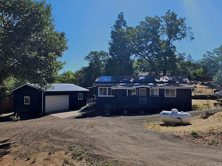 1008 Manzanita Dr — Photo 3