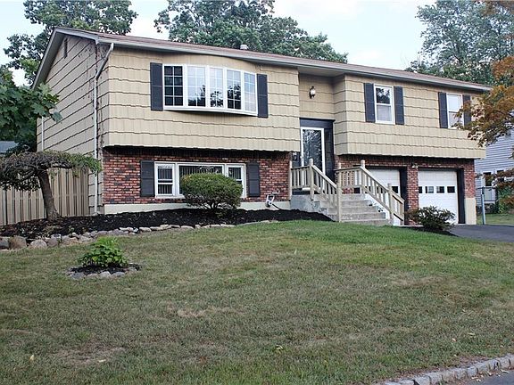 2nd image of 21 Jockey Hollow Dr