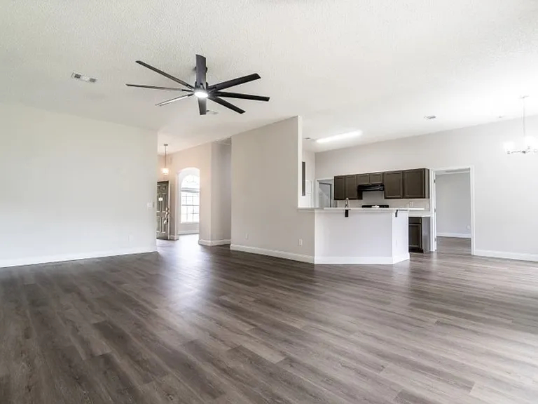 557 Grand Parke Dr — Photo 8
