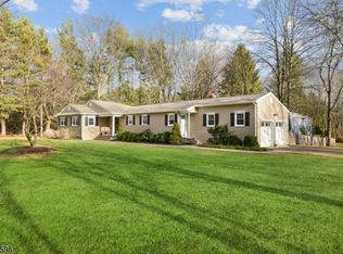 2 Ogden Rd, Mendham, NJ 07945