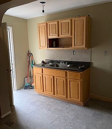 3rd image of 284 N 33rd St