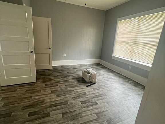 4th image of 2350 Avenue C #77701