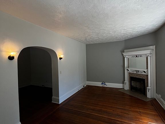 3rd image of 3231 Scranton Rd Unit 1