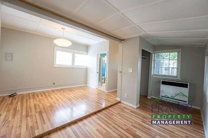 1 bed, 1.0 bath, 450 sqft, $2,350 — Photo 2