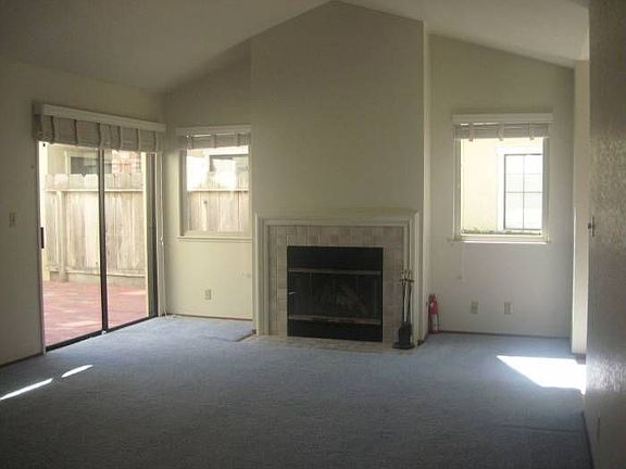Living room w/ Fireplace