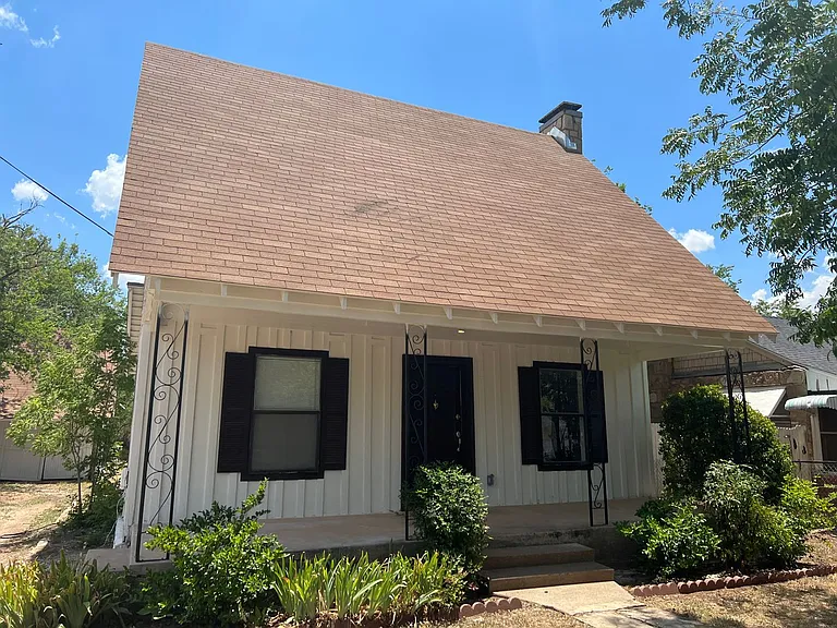 361 College Dr — Photo 1