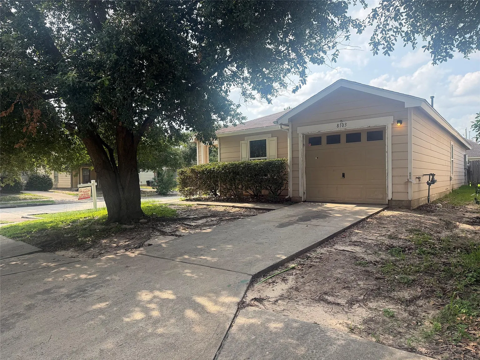 3 bed, 2.0 bath, 1392 sqft, $1,595 — Photo 3