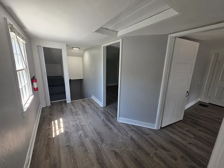 277 E Broadway — Photo 14