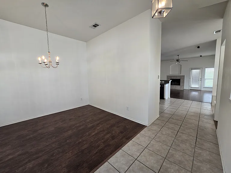 2410 Parkview Dr — Photo 6