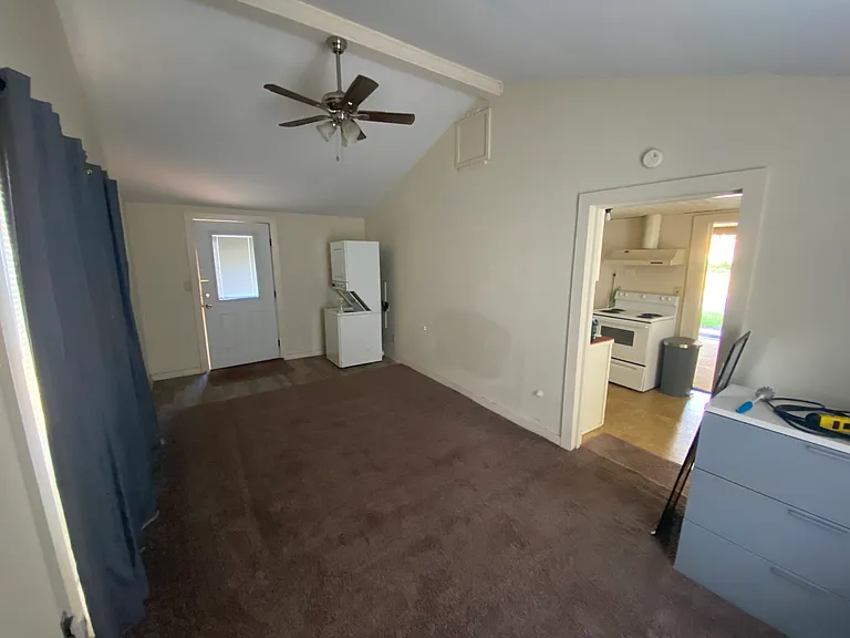 110 N Sanders St — Photo 5