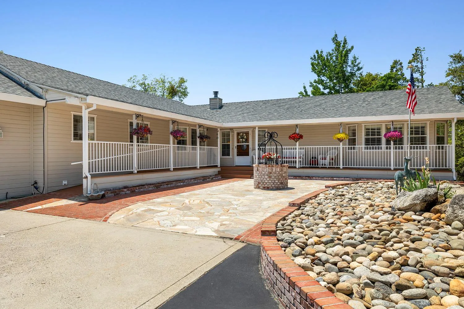 23361 Pinewood Ln photo 1