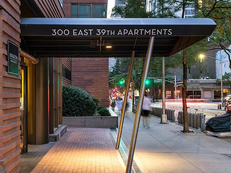 300 E 39th St #15C — Photo 3