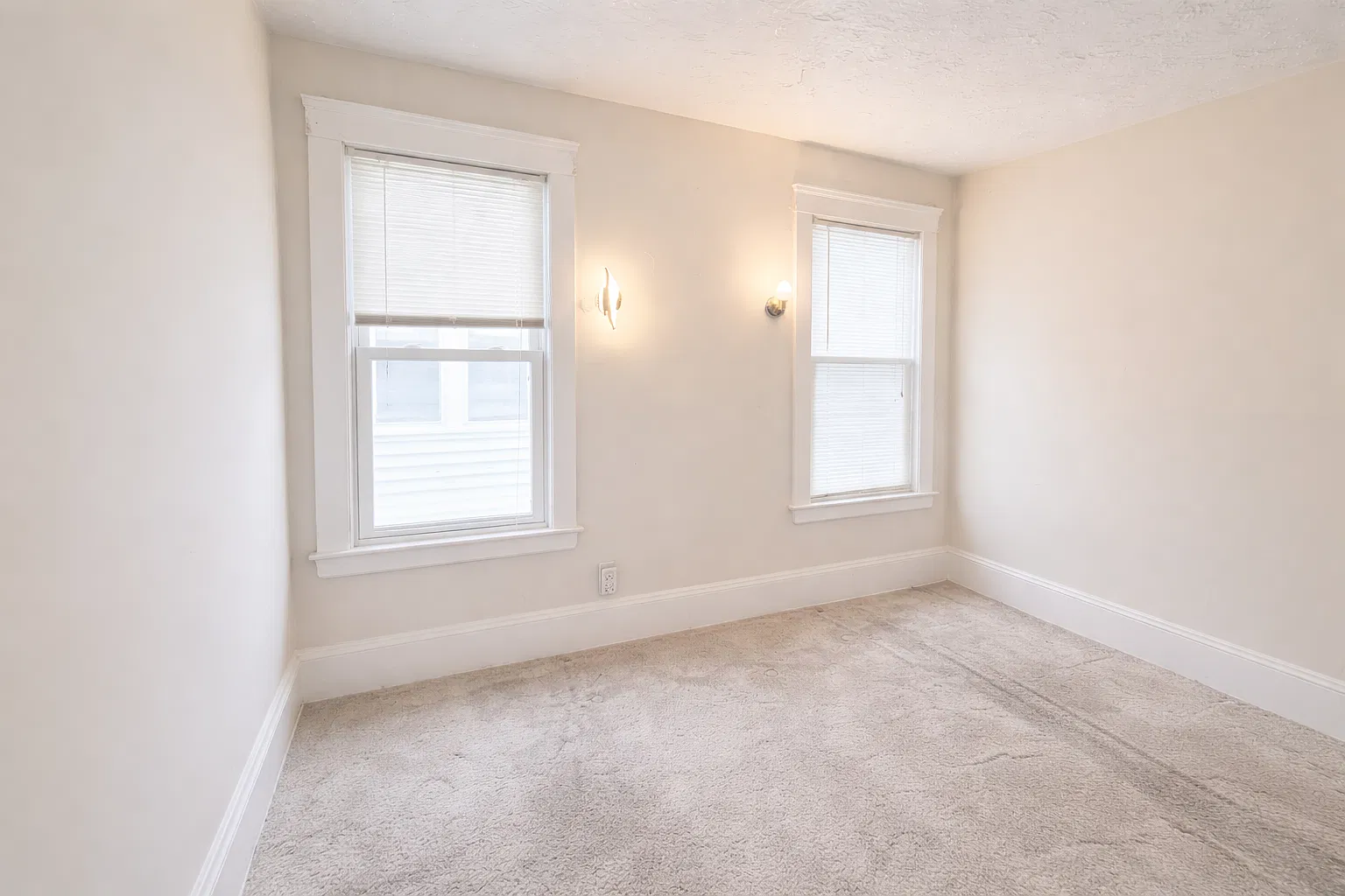 2 bed, 1700 sqft, $1,300 — Photo 2