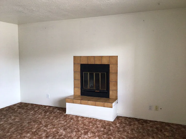 3611 Tyson Pl NE — Photo 2