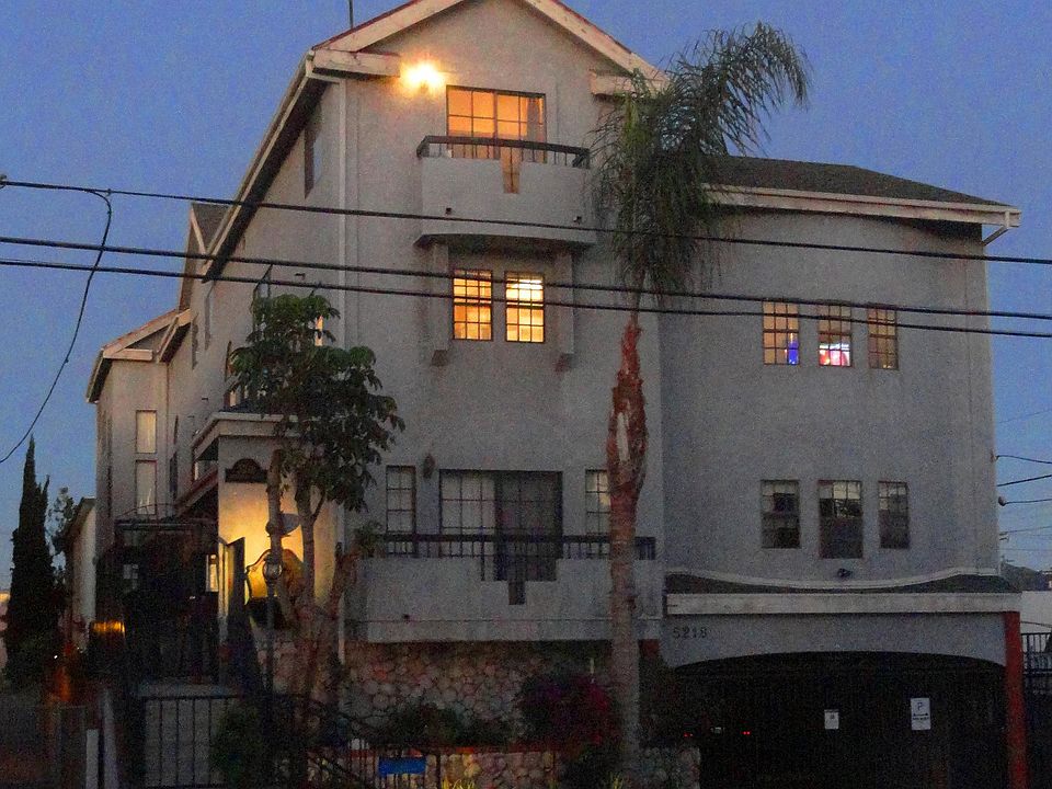 Great curb appeal in well maintained building (front bottom unit in pic)