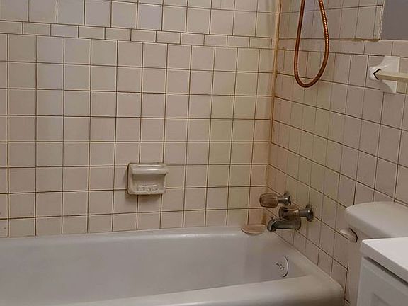 5th image of 27 W Parkwood Dr #A