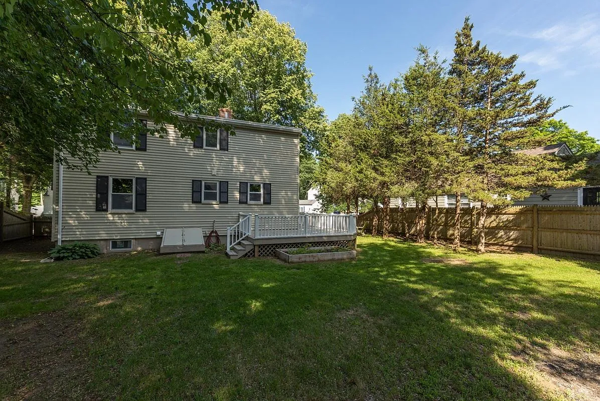 4 bed, 2.0 bath, 1440 sqft, $3,200 — Photo 2