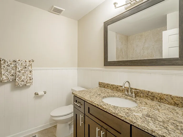 1403 Clearpoint Dr — Photo 58
