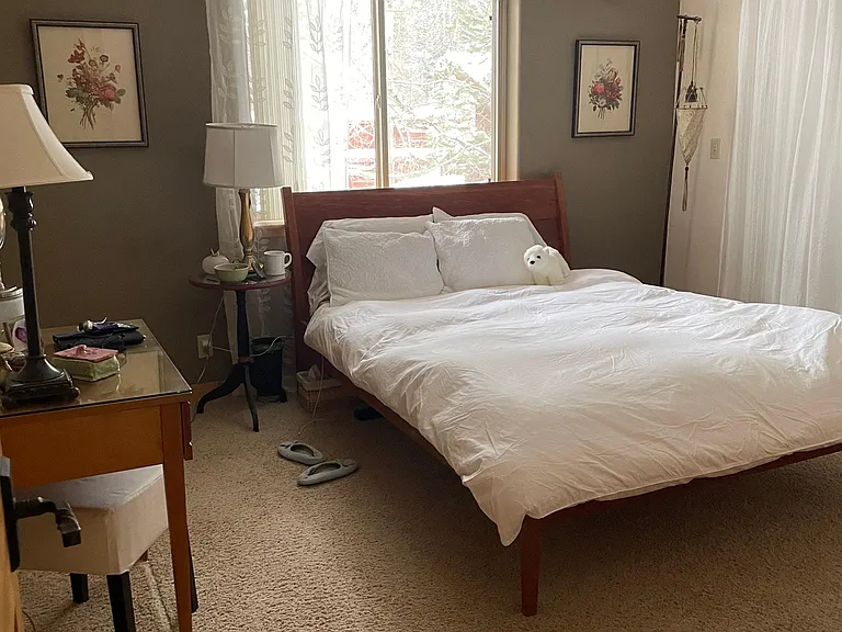 Principal bedroom with en suite.