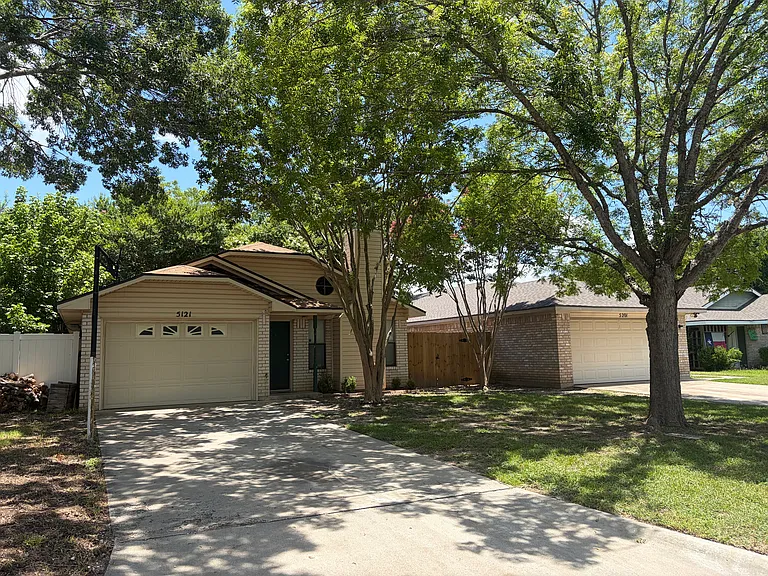 5121 Colonel Travis St — Photo 2