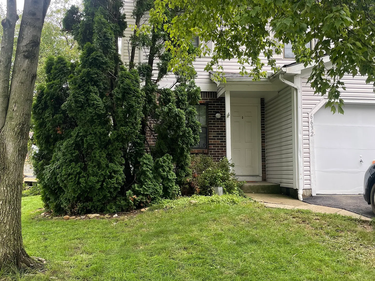 3 bed, 1.5 bath, 1226 sqft, $1,540 — Photo 2