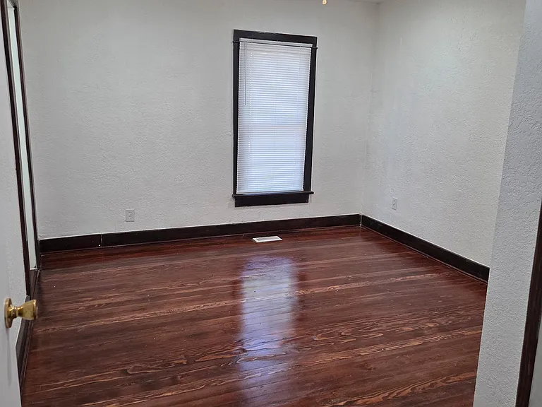 1102 W Arroyo Ave — Photo 4