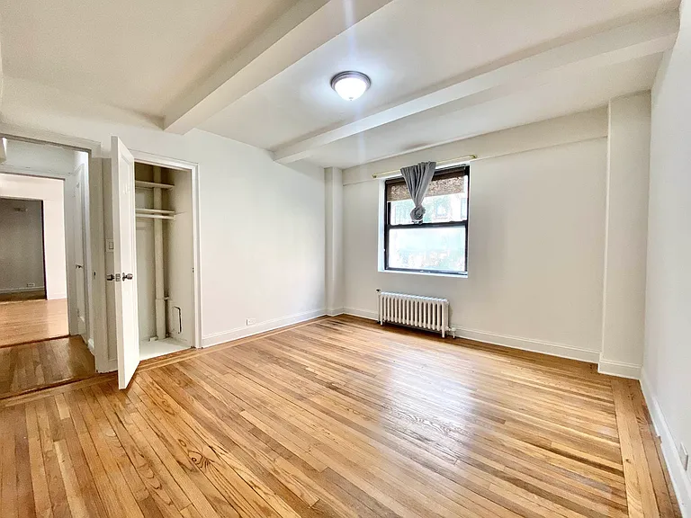 328 E 43rd St #501 — Photo 11