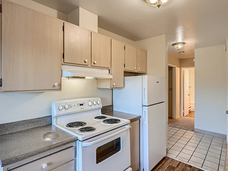Sunset View Apartments — Photo 13