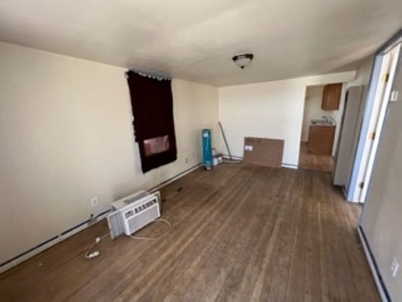 3rd image of 1003 E Bland St