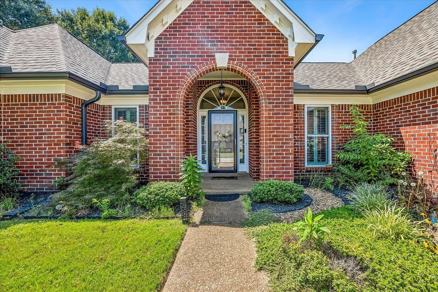 4 bed, 3.0 bath, 2364 sqft, $2,799 — Photo 3