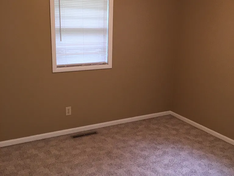 2451 S Meadowbrook Ave — Photo 6