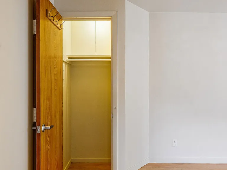 679 Green Street — Photo 17