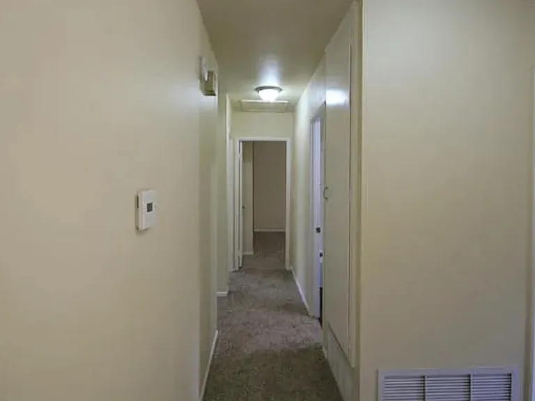 7131 Princess View Dr — Photo 9