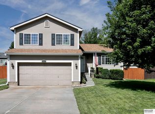 1906 Southview Dr, Papillion, NE 68046