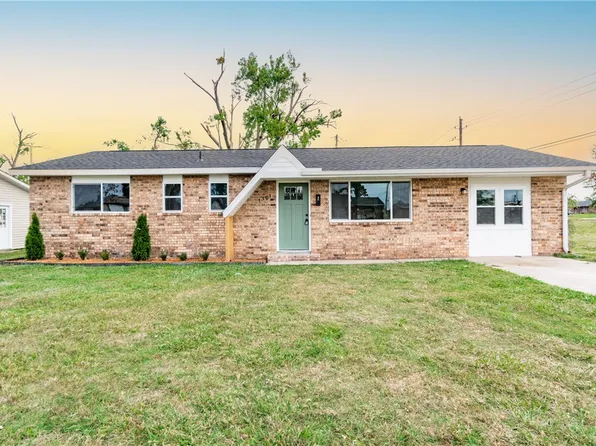 1301 W Margaret Pl, Rogers, AR 72756