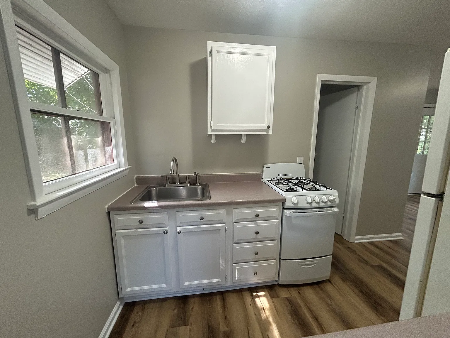 Studio, $650 — Photo 2