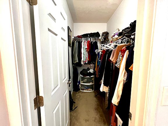 Master Bedroom Large Walk in closet