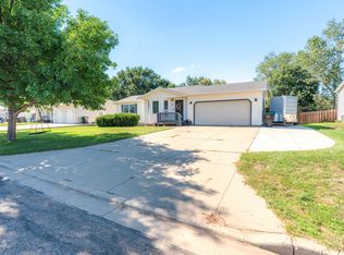 82 Weir Dr, Lincoln, ND 58504