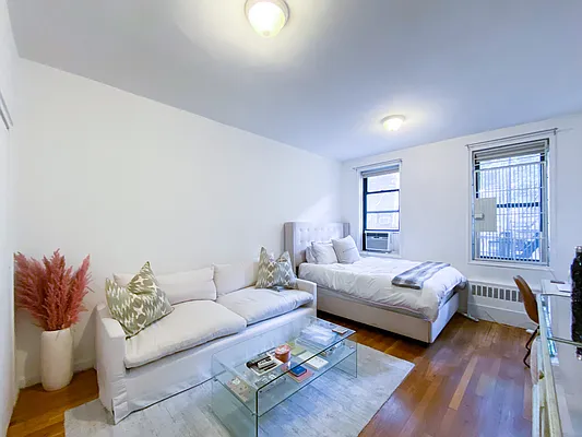 Rented by City Connections Realty | media 7
