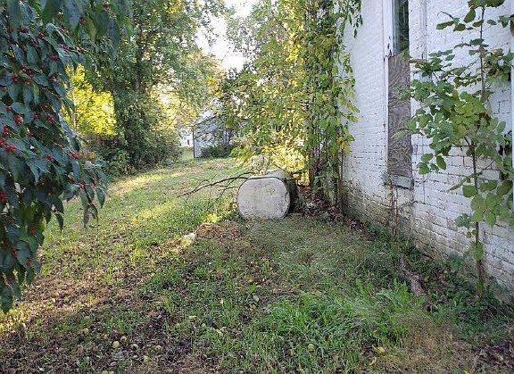 3rd image of 260 Broadway St N