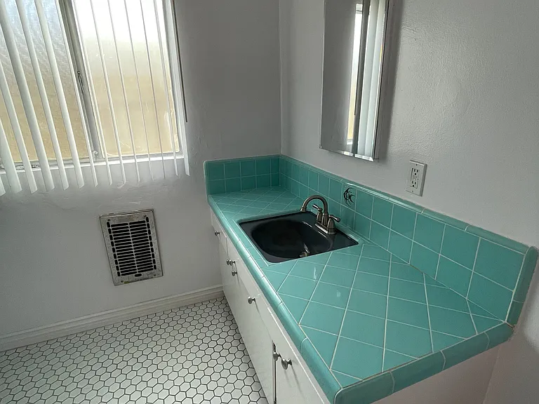 918 N Cedar St #2 — Photo 8