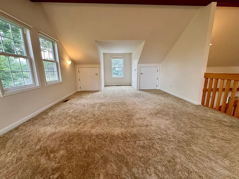 506 E Riverside Dr — Photo 20