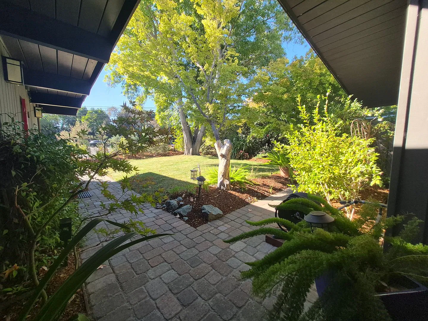 Classic Eichler in Palo Alto: 3707 Lindero Drive — Photo 2