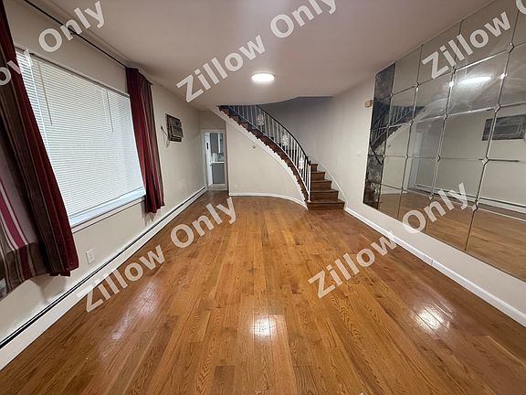4th image of 739 Cherry St