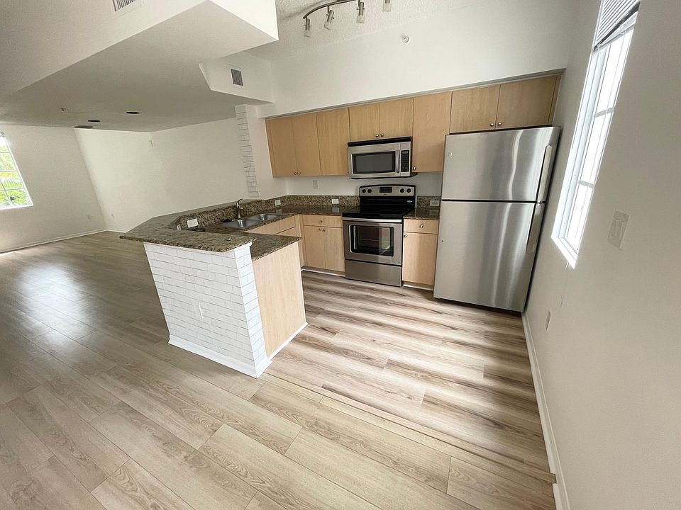 1st image of 2971 NE 185th St