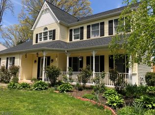 15 Saint Andrews Dr, Washington, NJ 07882